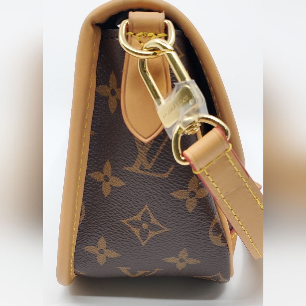 Louis Vuitton Diane PM Monogram PM - Picture 5 of 15